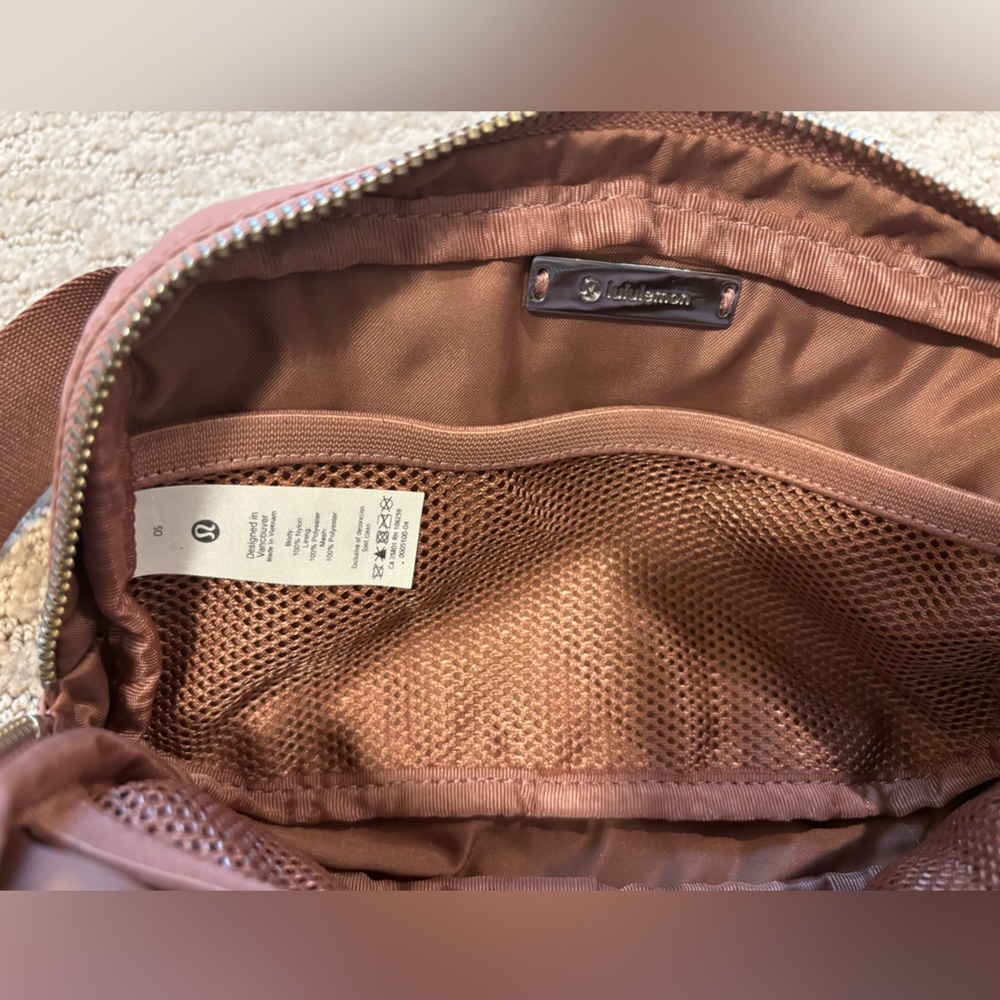 Lululemon Everywhere Belt Bag Spiced Chai - Picture 2 of 4